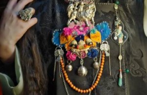 张玉芳荣获拾遗传承“传统刺绣（老绣）收藏与修复创新技艺非物质文化遗产传承人”称号