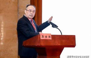 吴步炳：杏林医魂耀光芒，荣膺 2025 年度劳动模范奖